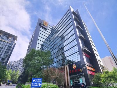 廣渠門通正國(guó)際大廈300平特價(jià)辦公室出租 正對(duì)電梯，地鐵便捷，專業(yè)管理